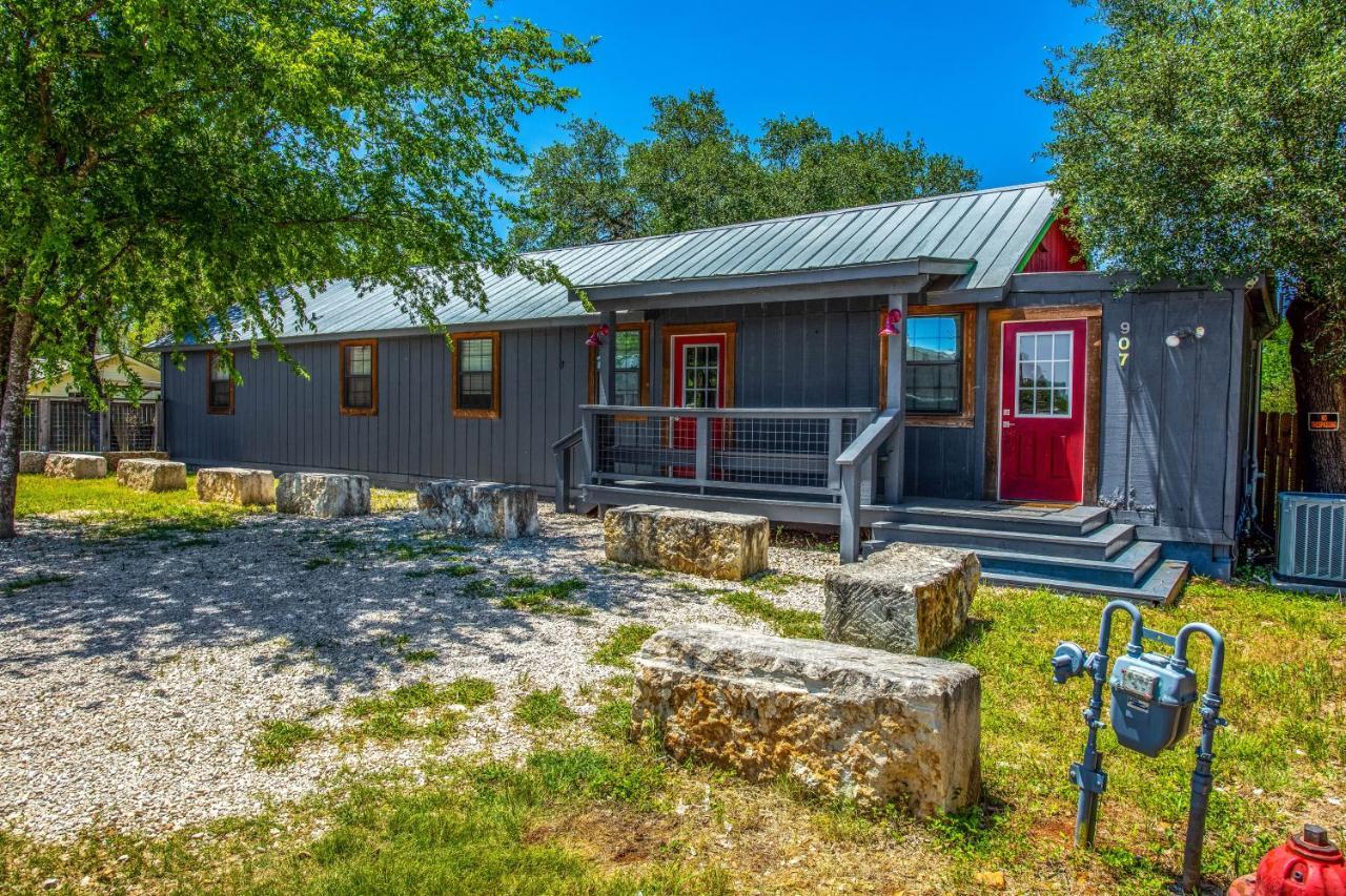 Bandera Box Guest House Exterior photo
