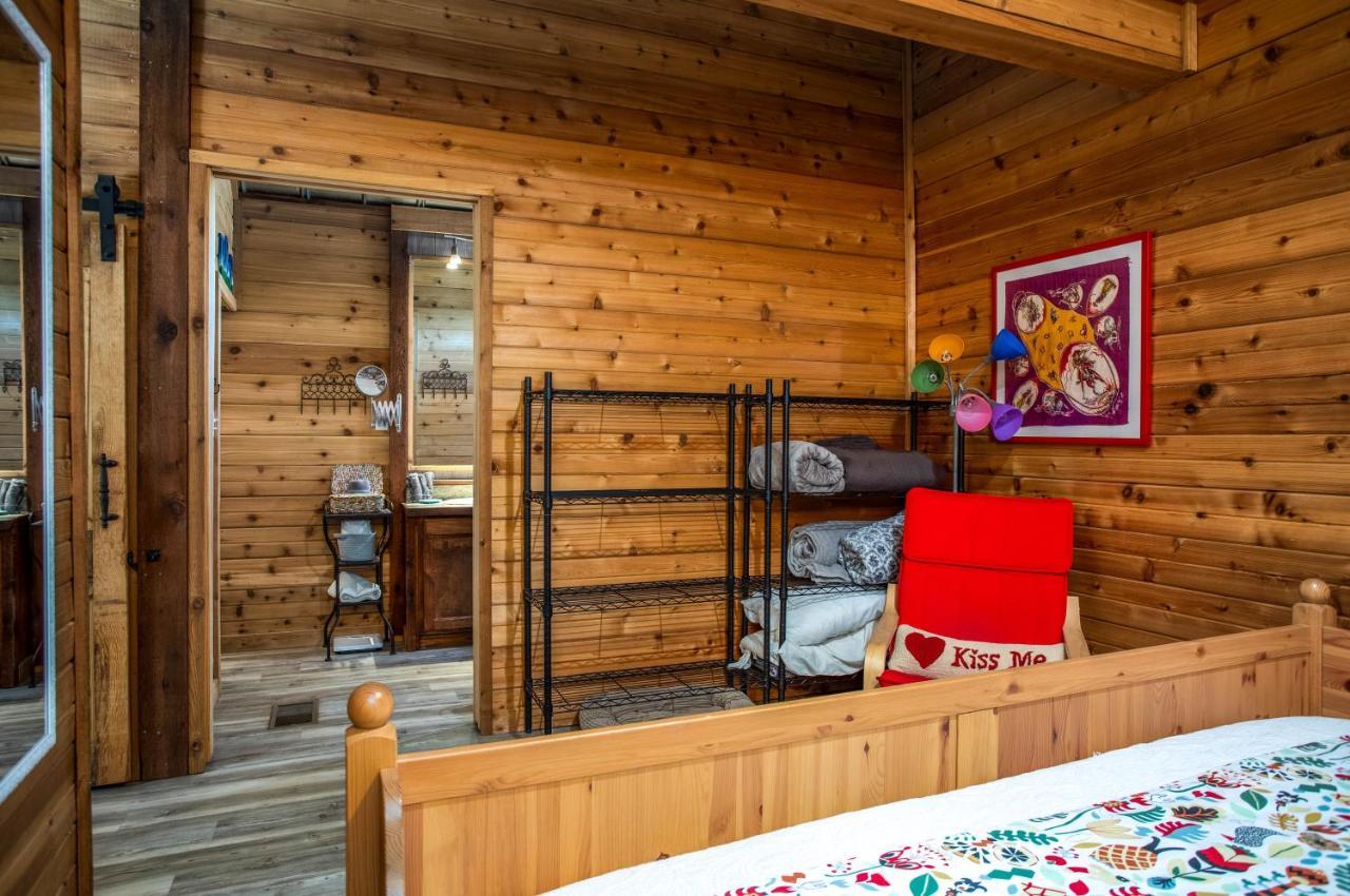 Bandera Box Guest House Exterior photo