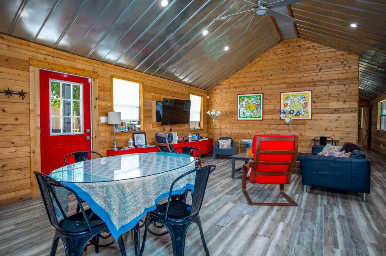 Bandera Box Guest House Exterior photo