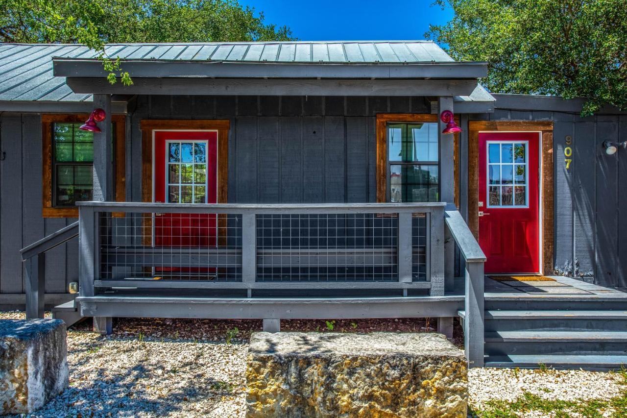 Bandera Box Guest House Exterior photo